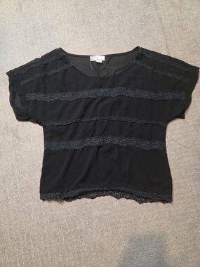 imaginary voyage Black Lace-Trim Short Sleeve Top